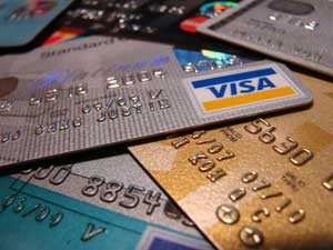 Что выгоднее: банковский кредит или кредитная карта?