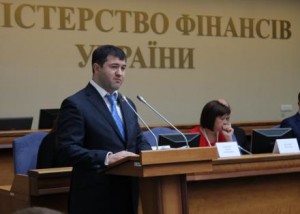 Роман Насиров обещает вдвое поднять зарплату работникам Фискальной службы Украины