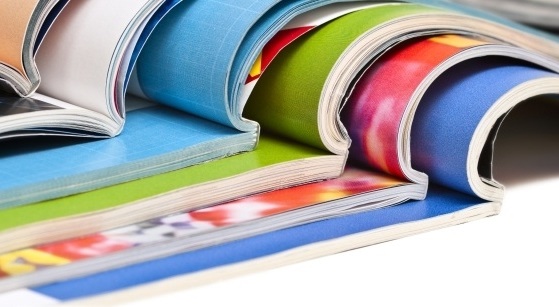 Наборщик в типографии. Время полиграфии. Современная типография. Работа в артстиль полиграфия. Время полиграфии.